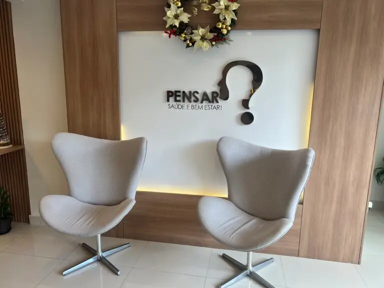 Estrutura moderna da Clínica Pensar Saúde Muriaé - Sala 4